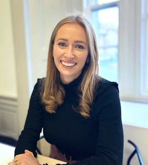 Carolyn headshot – final